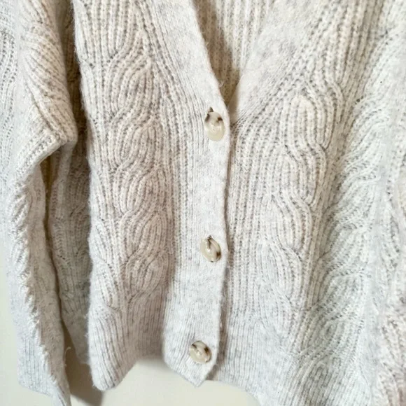 Abercrombie & Fitch Cable Knit Cardigan Sweater Medium - Picture 3 of 9
